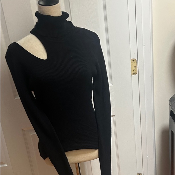 ASTR The Label Black Sweater - Picture 4 of 5